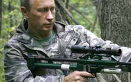 Putin trổ tài bắn súng
